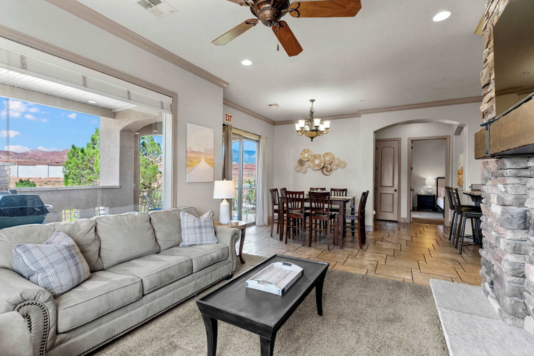 Living area 3, The Overlook at Coral Springs, Washington