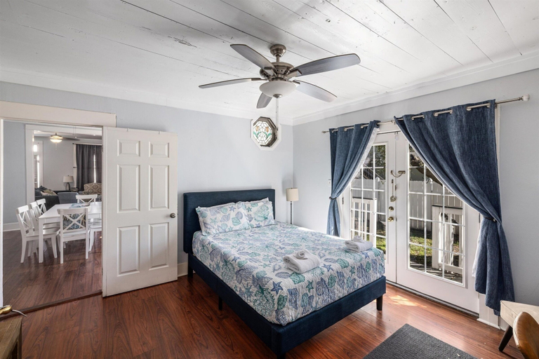 Room 3, Seas The Breeze 4 Bedroom Home, Galveston