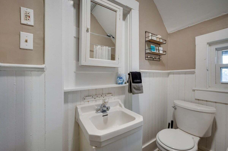Bathroom 3, Marion Street, Montgomery