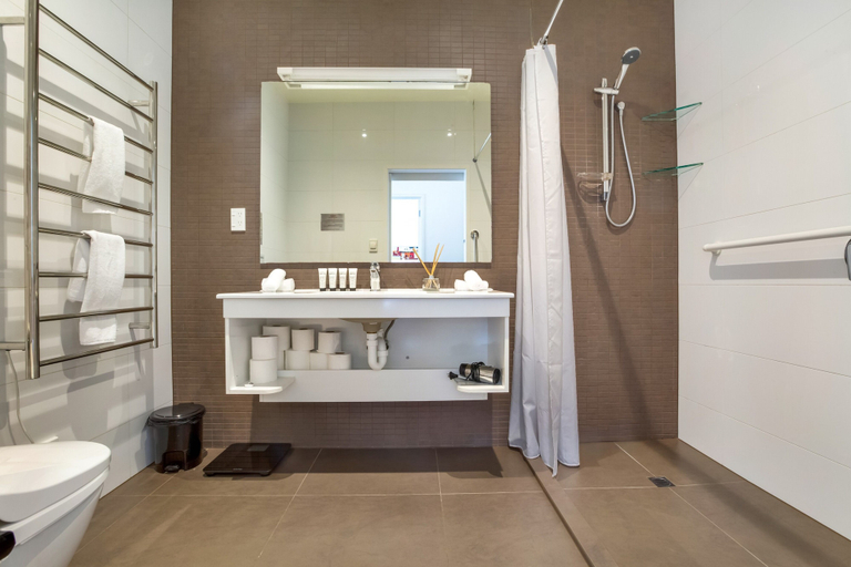 Bathroom 4, Shelley Beach- House, Auckland