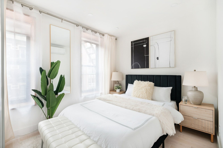 Room 2, 48-4fe 2BR Prime Midtown West, New York