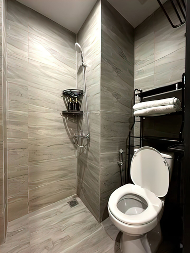 Bathroom 4, Premium Collins Boulevard Near Airport, Tangerang