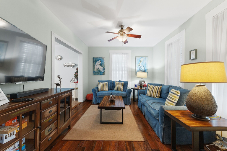 Living area 5, The Dinghy 2 Bedroom Home, Galveston