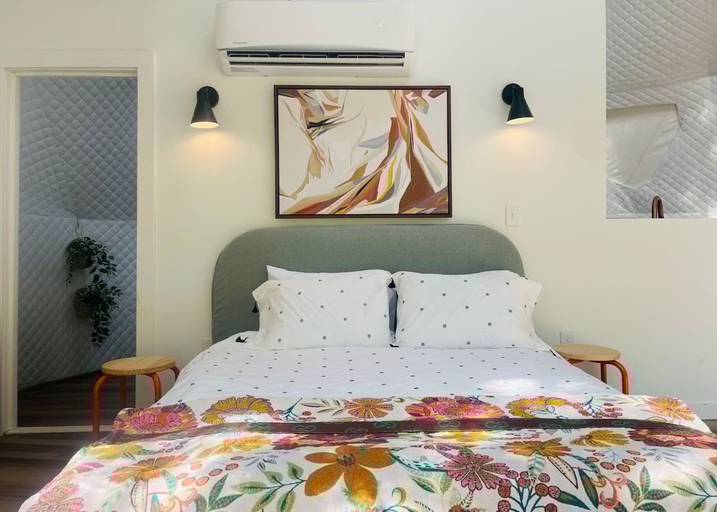 Room 2, Whispering Waters Dome Getaway, Cocke
