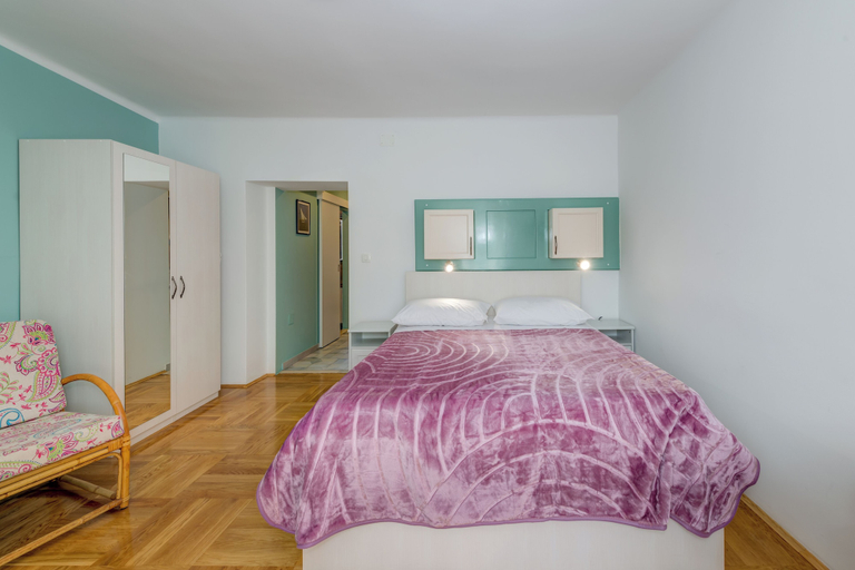 Room 3, Lady, Cute Studio In Quiet Area, Split