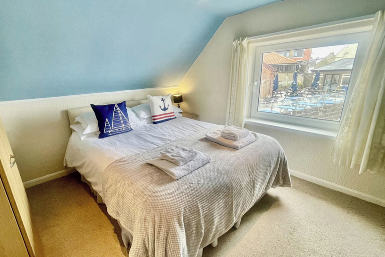 Bedroom 2, 2bed Maisonette-sleeps 4-balcony, Sea Views, Wifi, Northumberland
