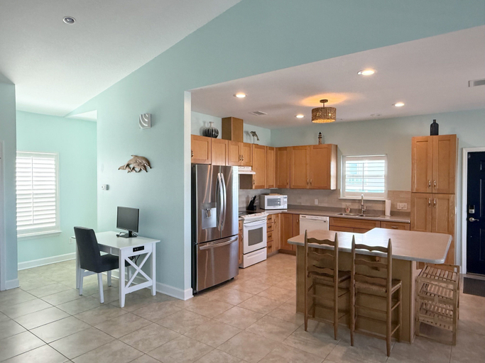 Private kitchen 5, Seaside Bungalow 1 Bedroom Home, Escambia