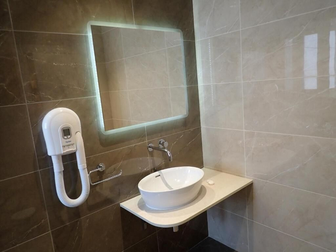 Bathroom 5, Duncan guest house