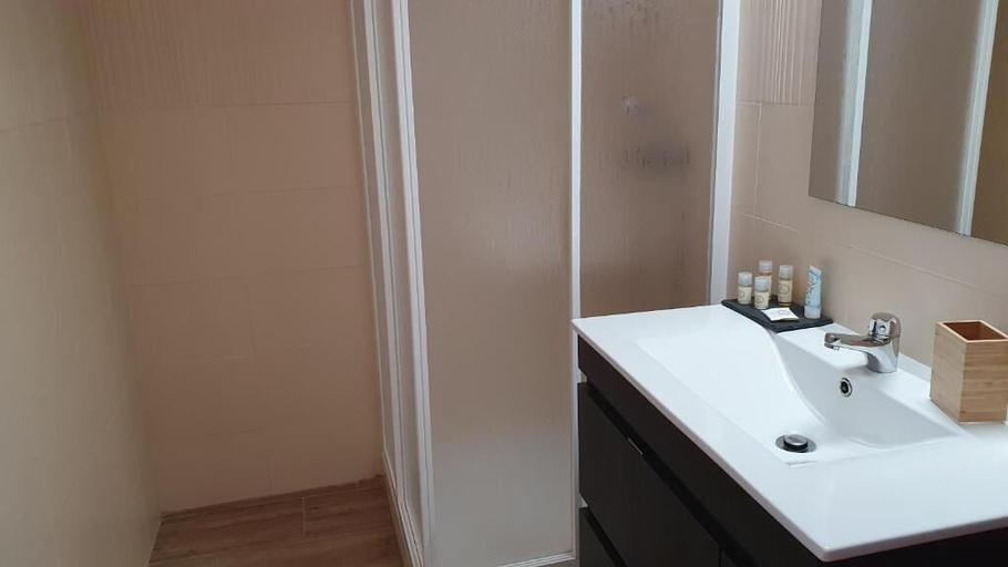 Bathroom 3, Go4surf Beachlofts, Peniche