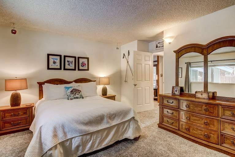 Room 5, 2574c Bear Creek Cabin 2 Bedroom Cabin, El Dorado
