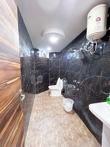 Bathroom 5, Roomshala J S Garden, Gautam Buddha Nagar