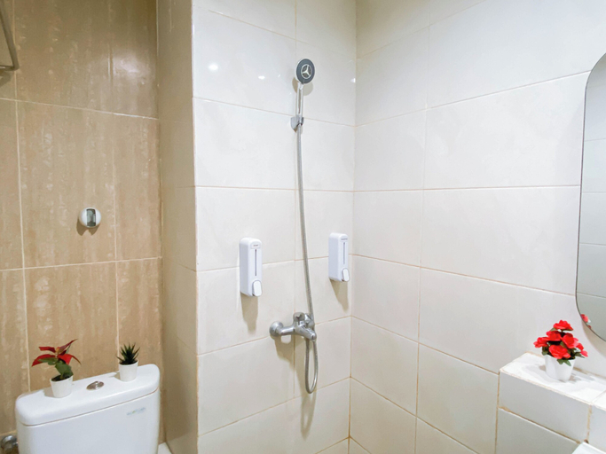 Bathroom 5, Cozy And Modern Style Studio At Grand Dhika City Apartment, Bekasi
