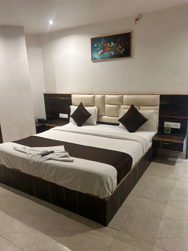Room 4, The Crims Hotel Pratap Nagar, Jaipur