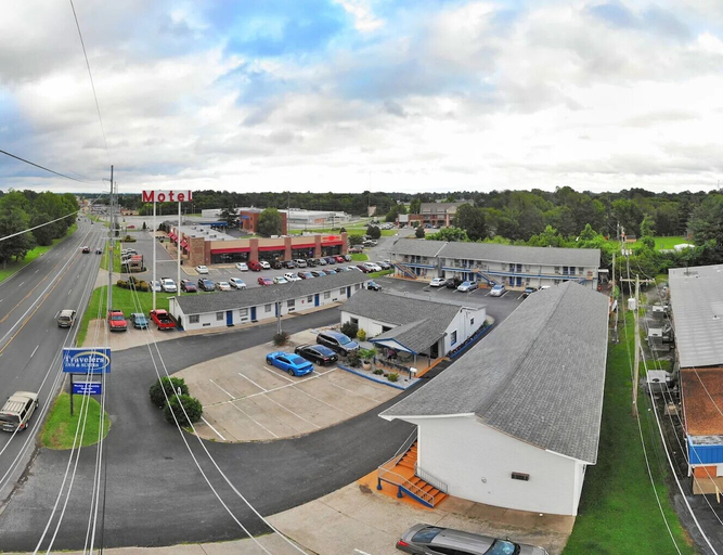 Front of property, Travelers Inn and Suites, McCracken