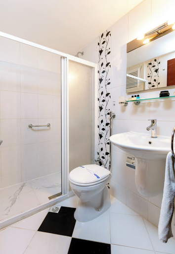 Bathroom 4, Otel Kaya, Konak