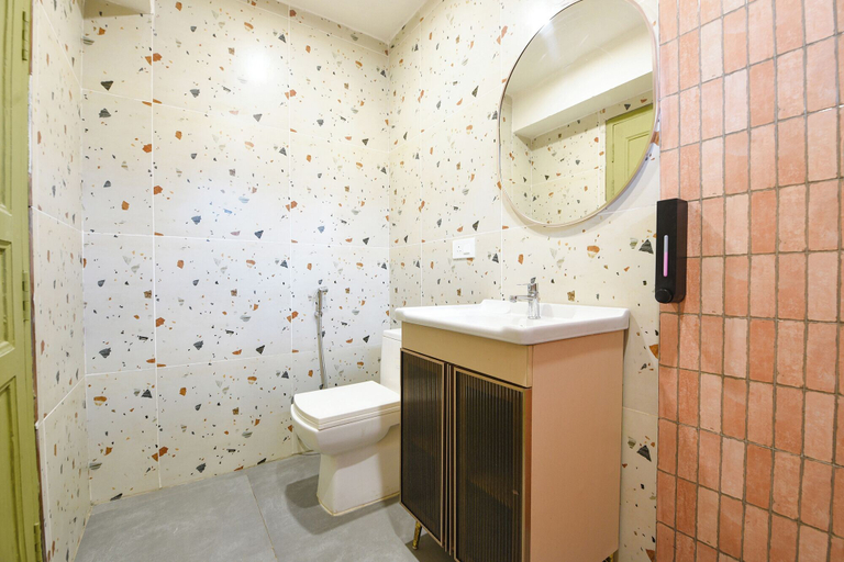 Bathroom 2, Fabhotel The White Pepper, Faridabad