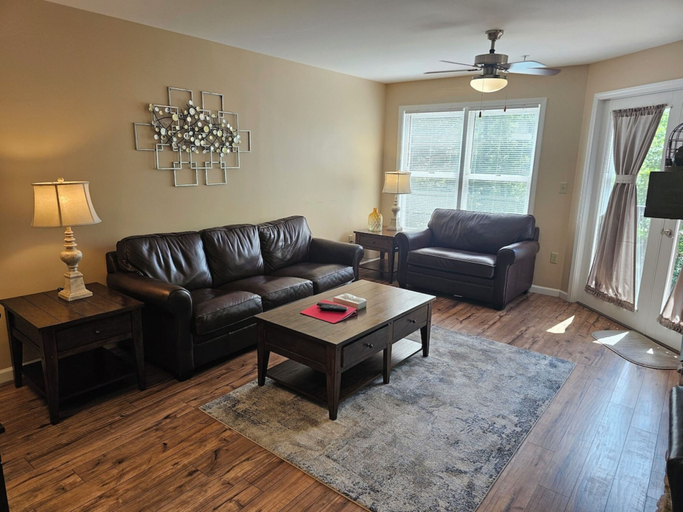 Living room 5, River's Edge, Sevier