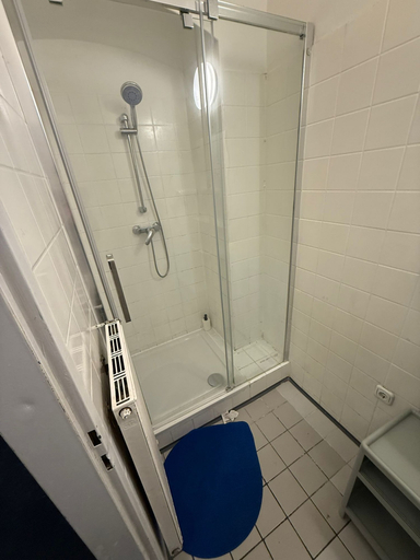 Bathroom 2, Central Vienna 3BR Apartment Comfort, Wien