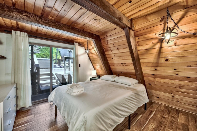 Room 5, 3001r Reindeer A Frame Cabin 2 Bedroom Cabin by RedAwning, El Dorado