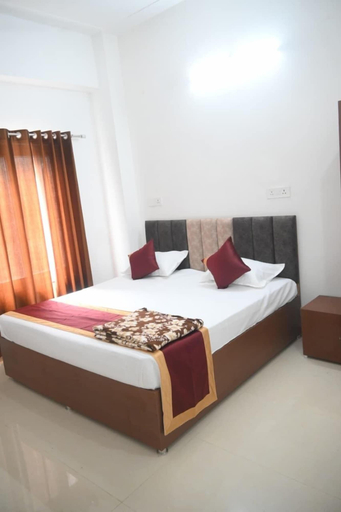 Room 5, HOTEL NEELKANTH PALACE, Sitapur