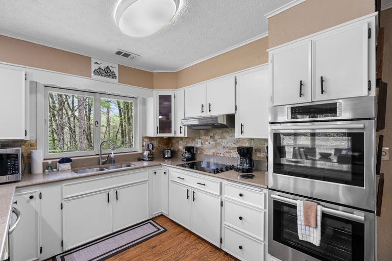 Private kitchen 4, Cosby Mountain Lodge 4 Bedroom Home, Cocke