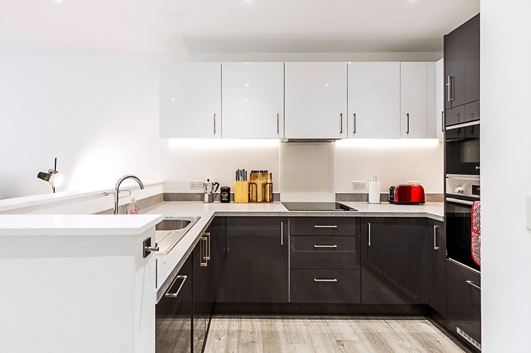 Exterior 2, Modern 2-bed Flat With Terraces in Leyton, London