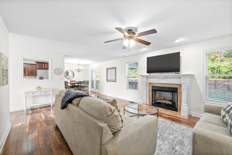 Living area 5, The Fox House, Montgomery