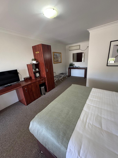 Bedroom 2, Marulan Motor Inn, Goulburn Mulwaree Bal