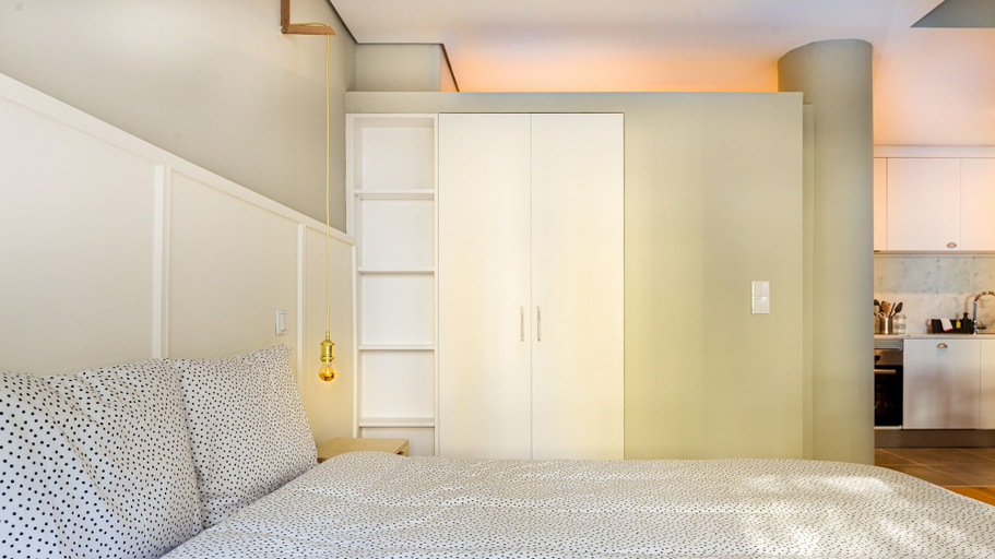 Bedroom, Lis003 · Charming Studio +netflix +washing Machine, Lisbon