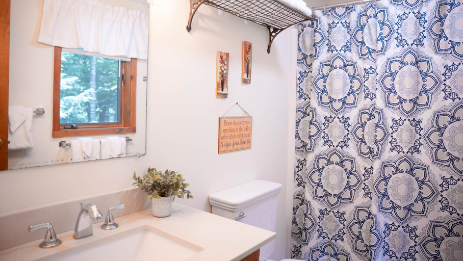 Bathroom, Bob's Sled Lodge 2 Bedroom Home, Rutland
