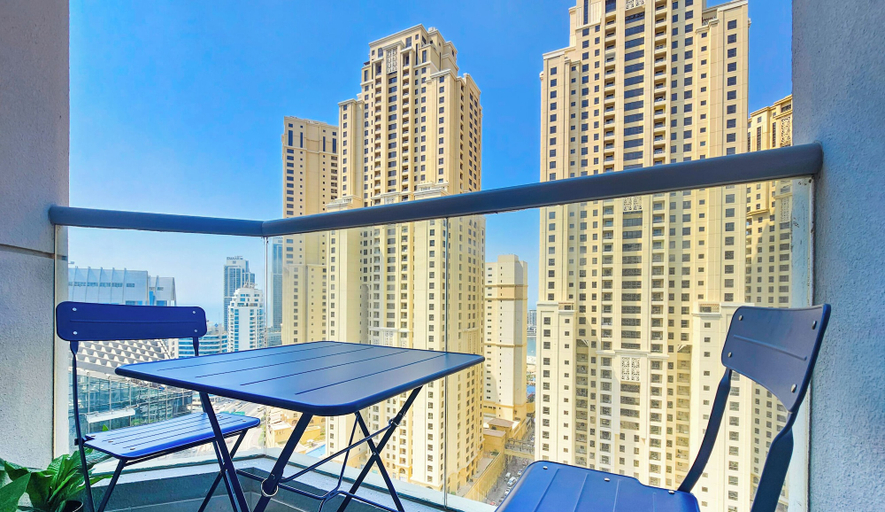 Balcony 2, Serene Beachside Two-Bedroom Retreat, Dubai