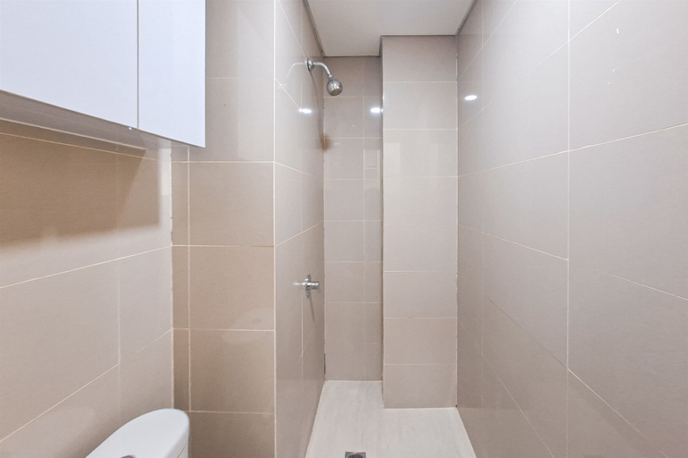 Bathroom 5, Comfy And Functional Studio At Apartment B Residence, South Tangerang