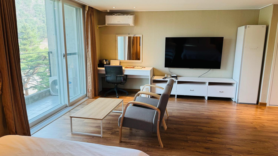 Bedroom 3, Manhae Maeul, Inje