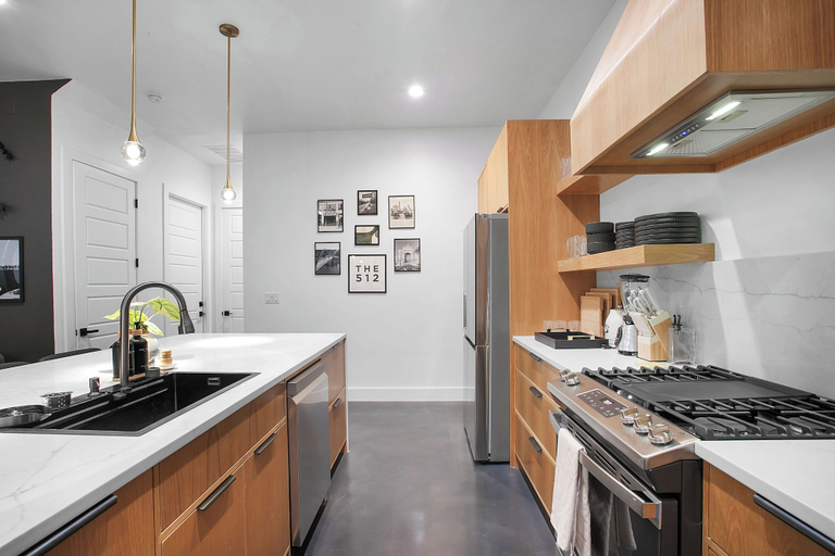 Private kitchen 3, ATX South Lamar Creekside with Hot tub, Travis