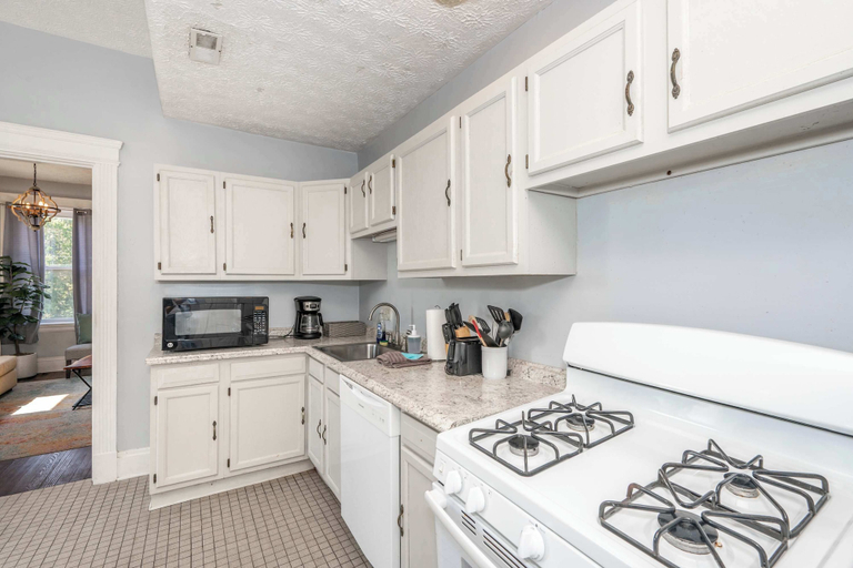 Private kitchen 4, Queen City Suites For 7, Hamilton