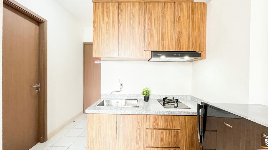 Private kitchen 4, Minimalist Scandinavian Touch 2Br Apartment At Podomoro Golf View, Bogor