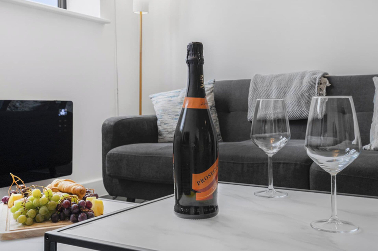Food & Drinks, Lovely 2-bed Apartment in Birmingham, Birmingham