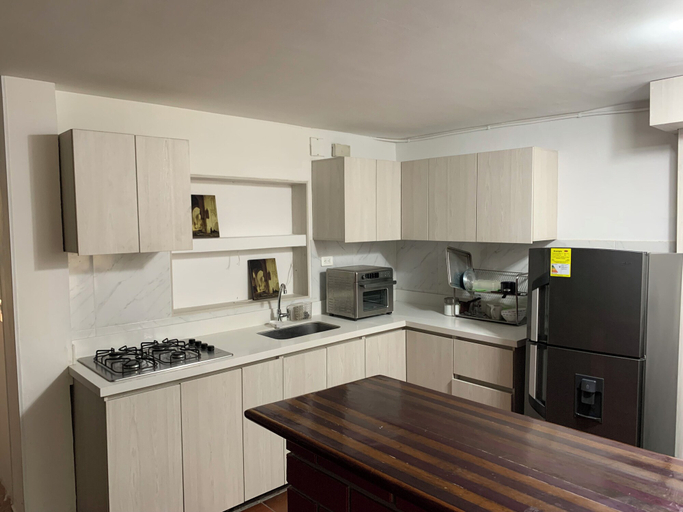 Shared kitchen, EL SOLAR HOSTEL - GRAFFITY TOUR, Medellín