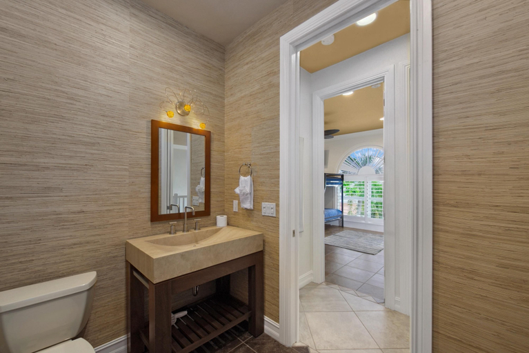 Bathroom 3, Palm Royale, Lee