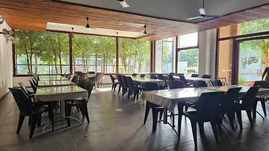 Restaurant, Mahi Resort, Anand