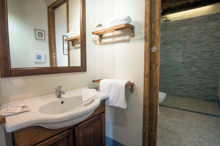 Bathroom 5, Palazzo Mazzini, Viterbo