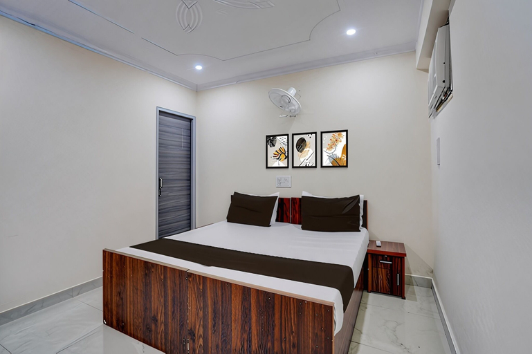 Room 4, Jagdamba Homestay, Gautam Buddha Nagar