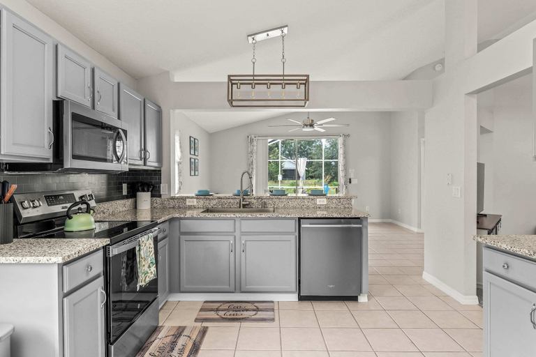 Private kitchen 3, The Sunny Spot Home for 8, Polk