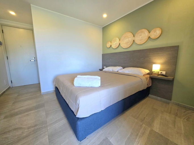 Room 5, Island Drift Studio T3-332, Phuket Island