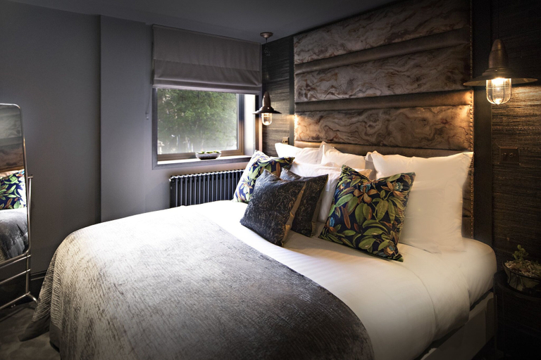 Bedroom 4, The Bells, Leeds