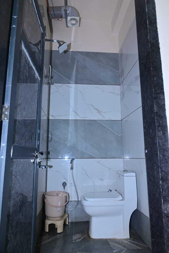 Bathroom 3, Hotel Narayan Palace, Sikar