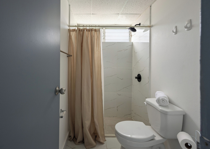 Bathroom 3, Brisa Marina 2BDR Pool Parking Beachside