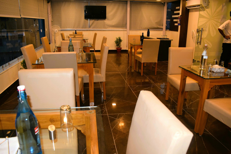 Restaurant, Vantara Premium- Hotel Shreya Galaxy, Dehradun
