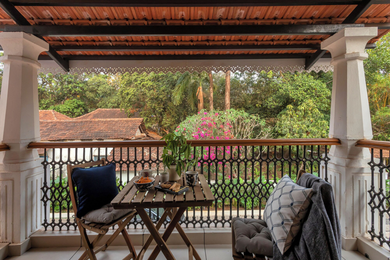 Outdoor dining, Elivaas Opalys, North Goa