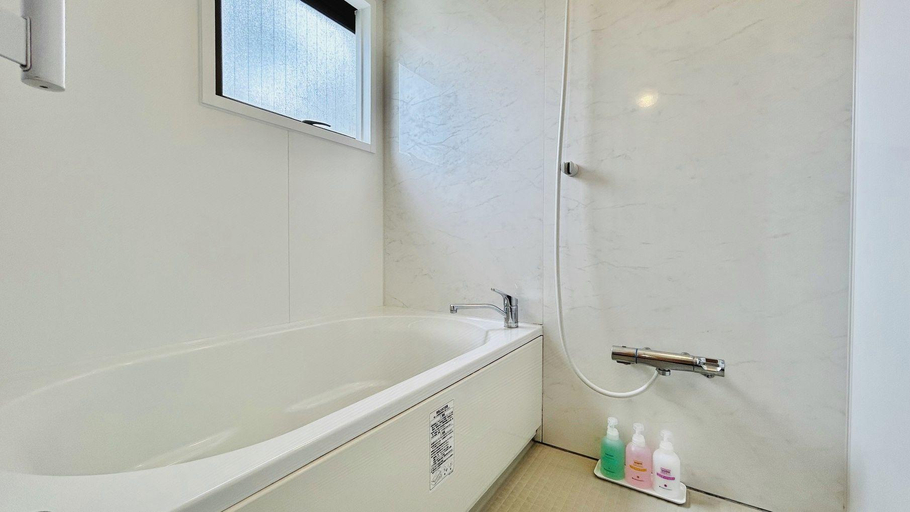 Bathroom 3, Gran Hotel, Shingū